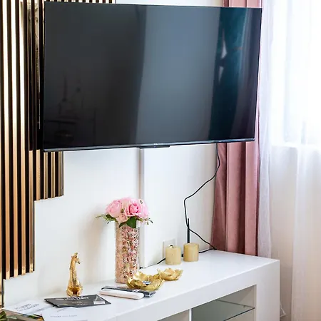 Апартамент Chic 2bdr & Location & Swu & Free Parking